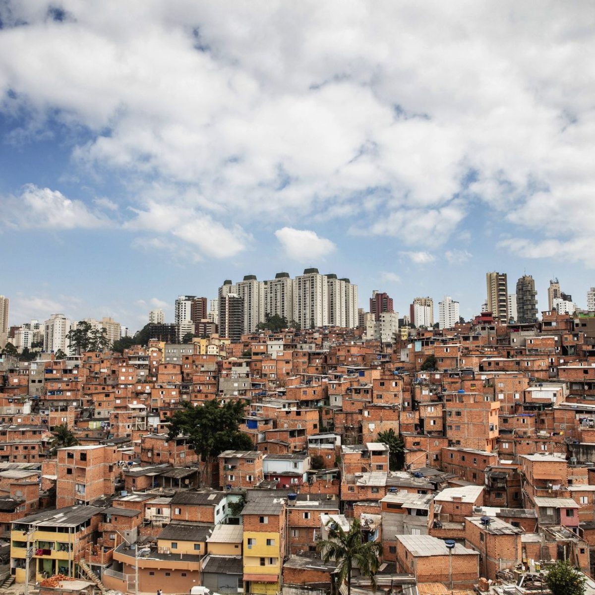 covid-19-favela-sprawling-neighborhood